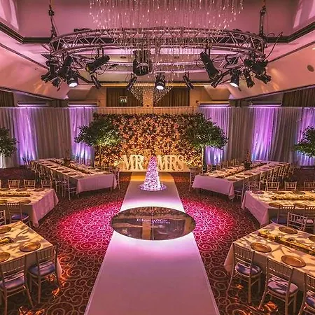 Cedar Court מלון