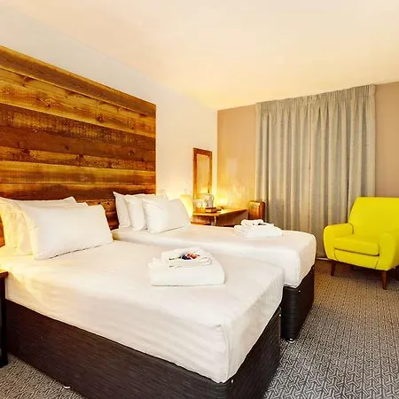 Cedar Court * בראדפורד