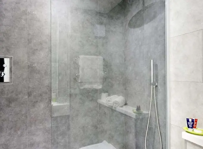 Cedar Court ホテル