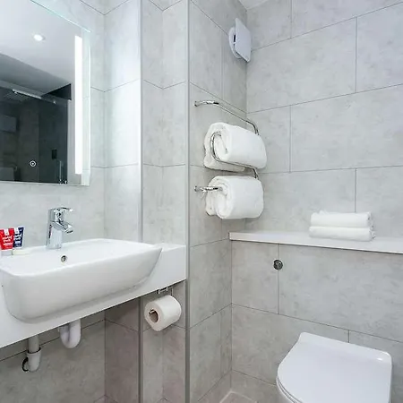 Hotell Cedar Court *